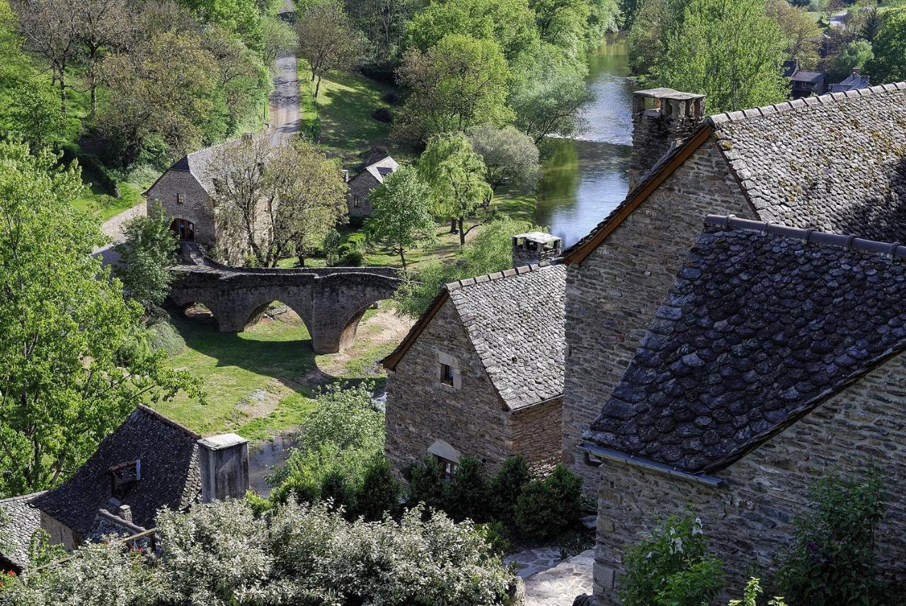 Gite De La Cascade Salles-la-Source Kültér fotó